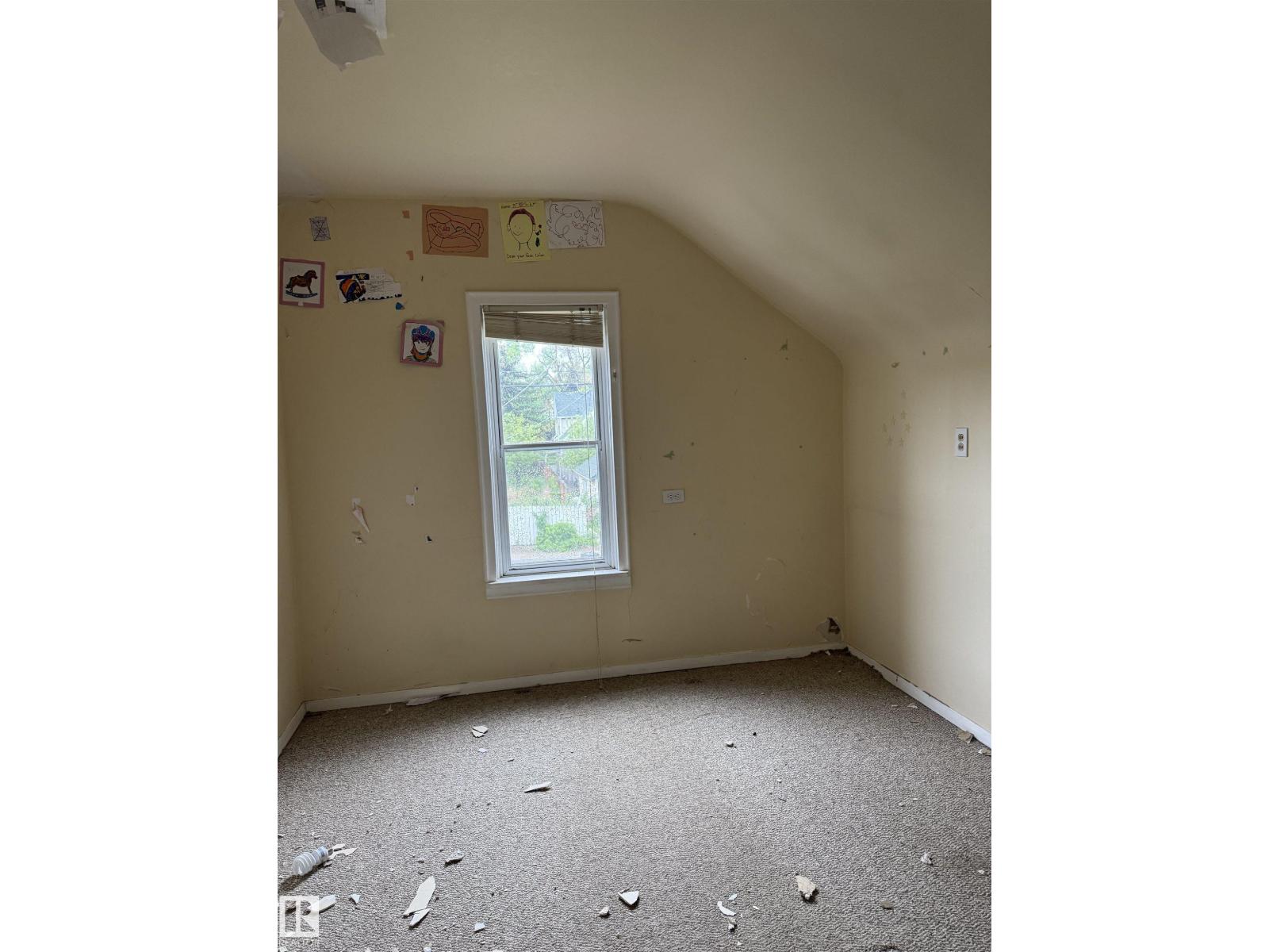 9740 87 AV NW - 12