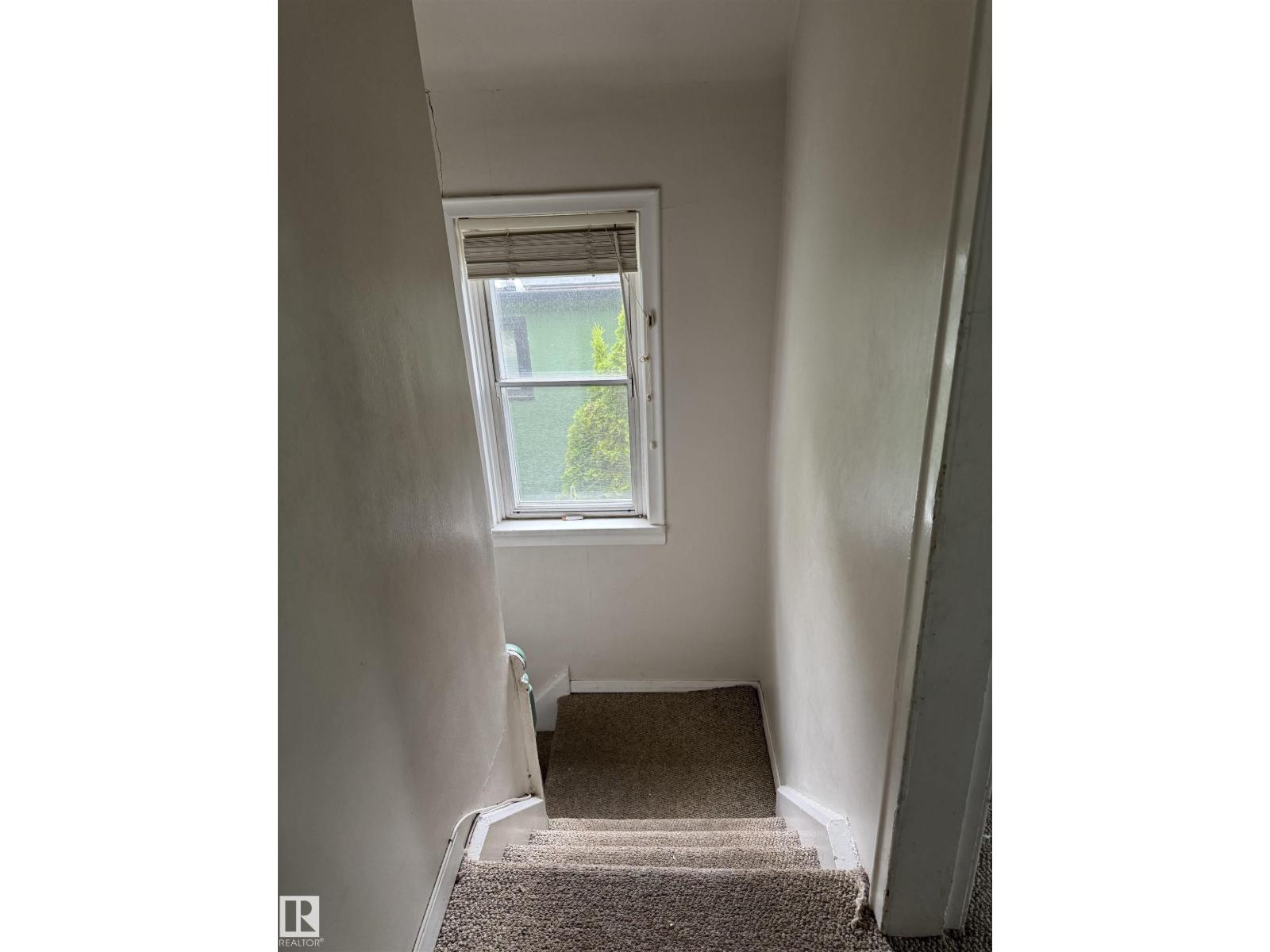 9740 87 AV NW - 14