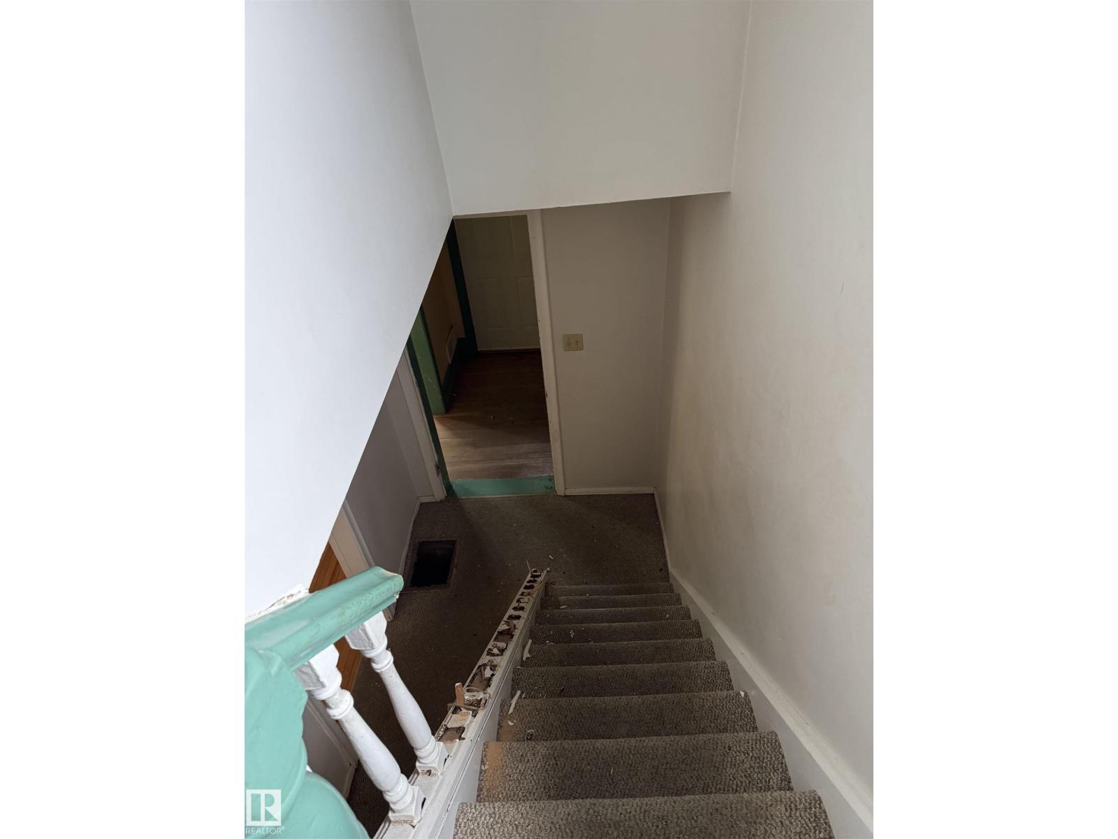 9740 87 AV NW - 15
