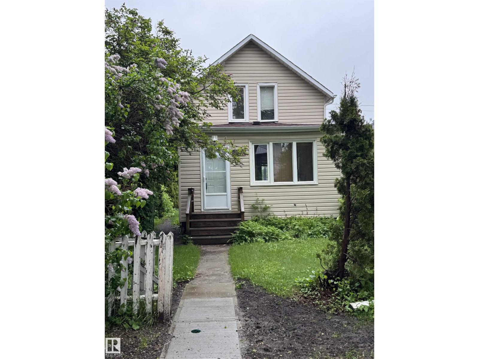 9740 87 AV NW - 2