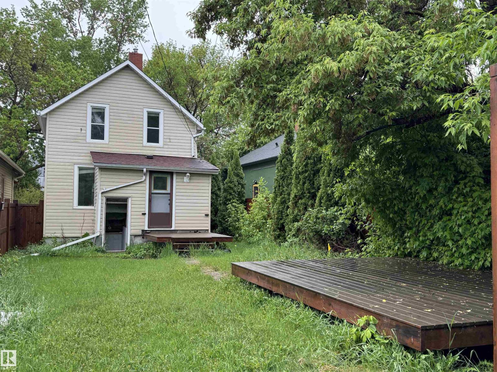 9740 87 AV NW - 3