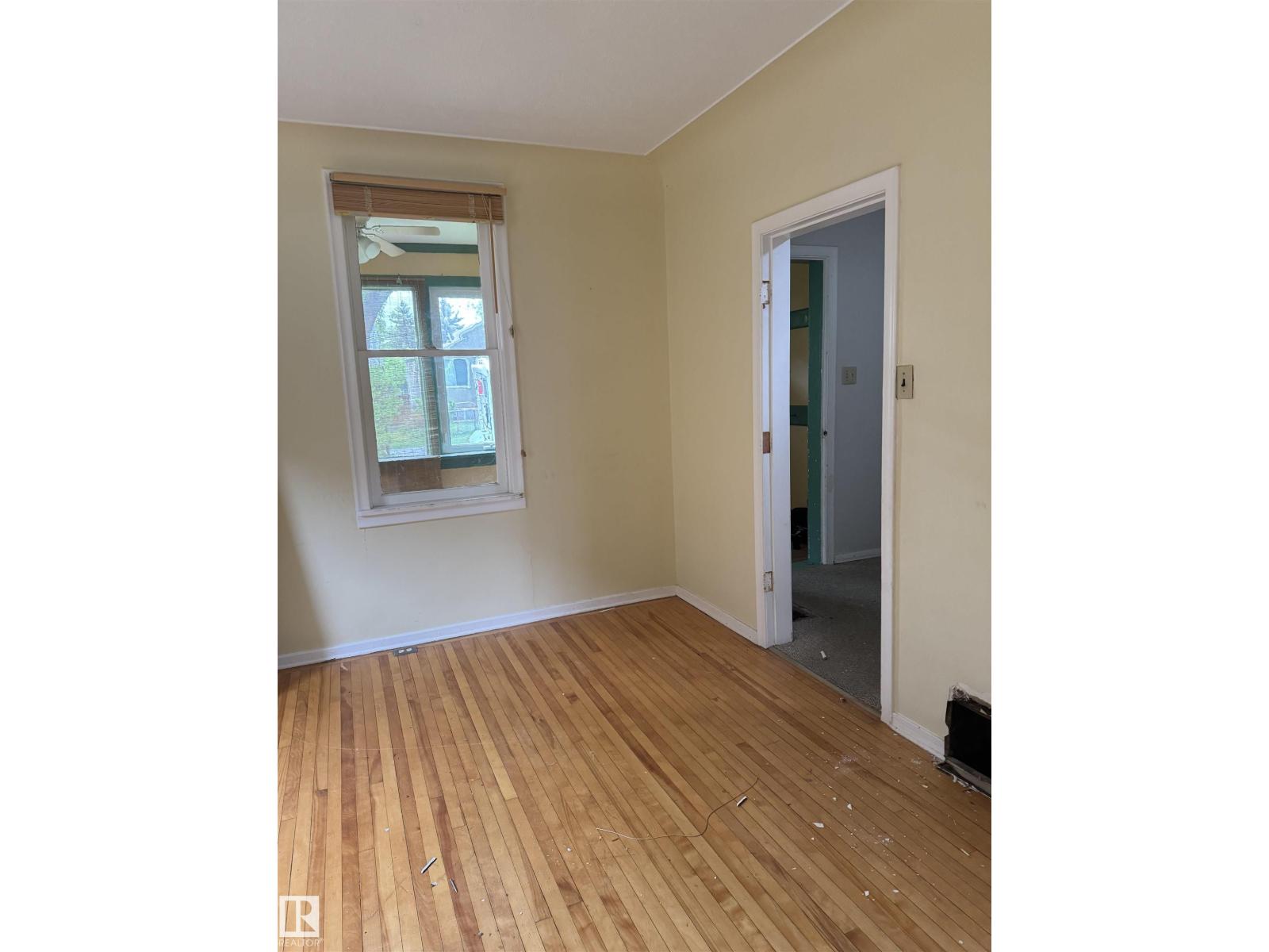 9740 87 AV NW - 8