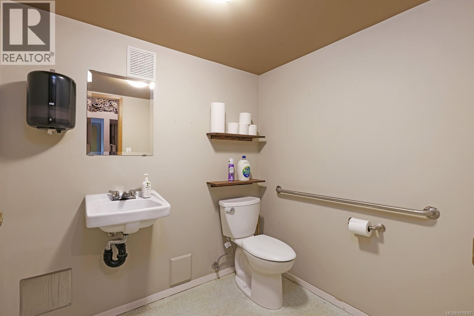 2 204 Island Hwy N, Courtenay