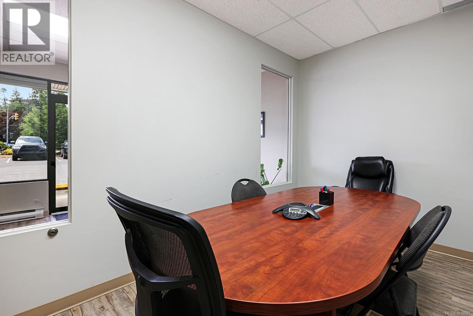 2 204 Island Hwy N, Courtenay