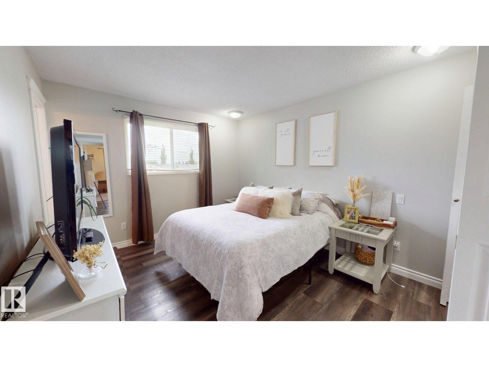 5501 46 AV — photo 13