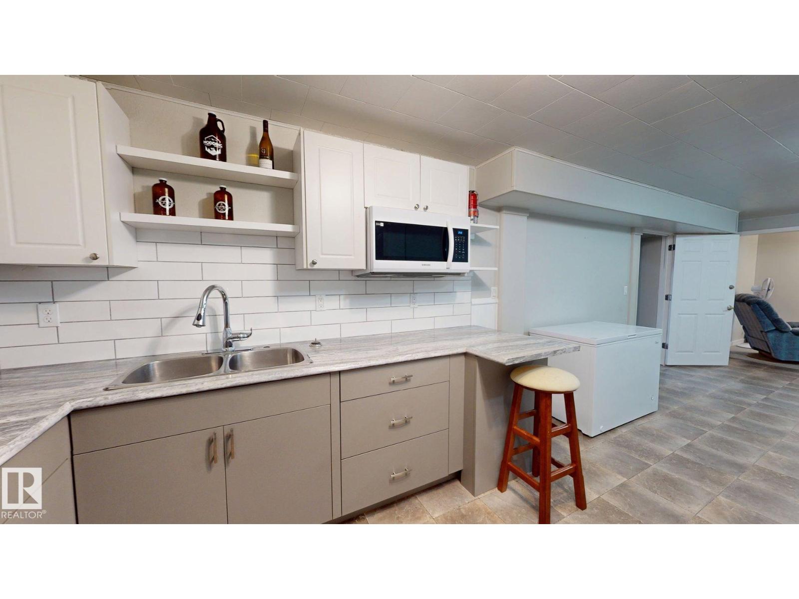 5501 46 AV — photo 29