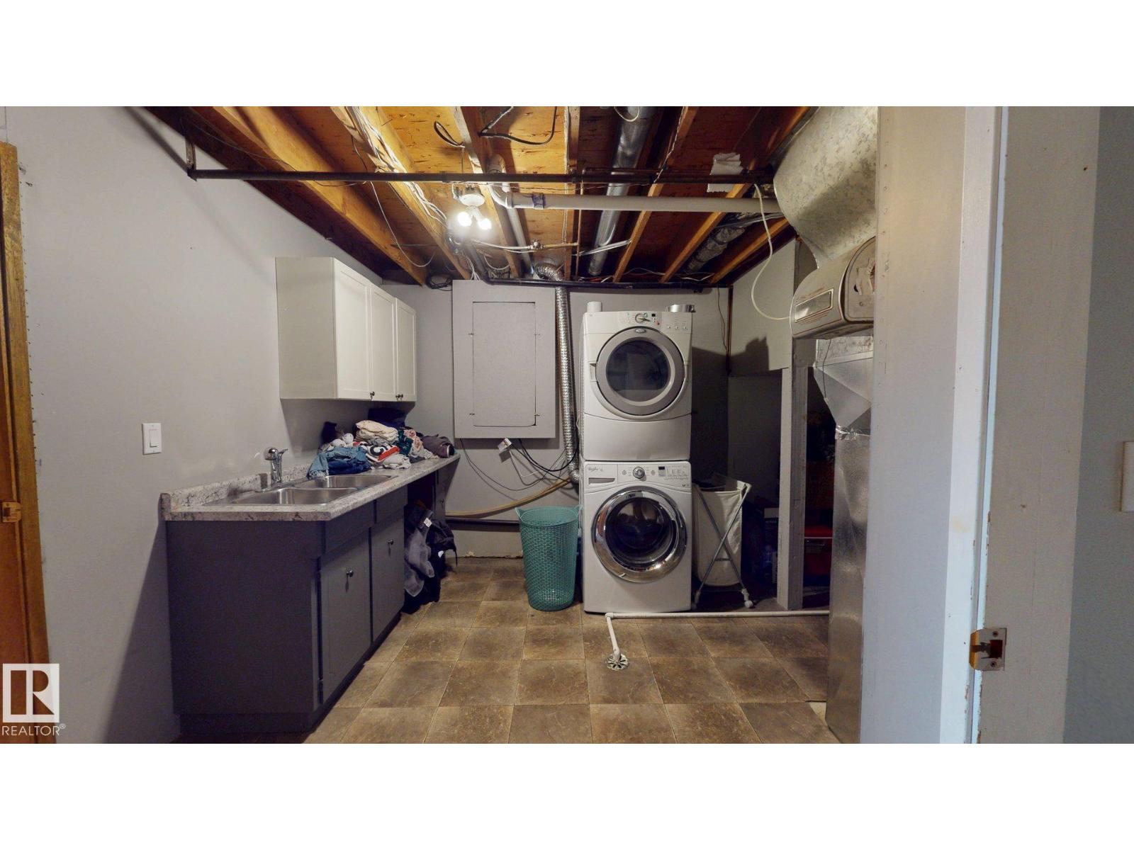 5501 46 AV — photo 35