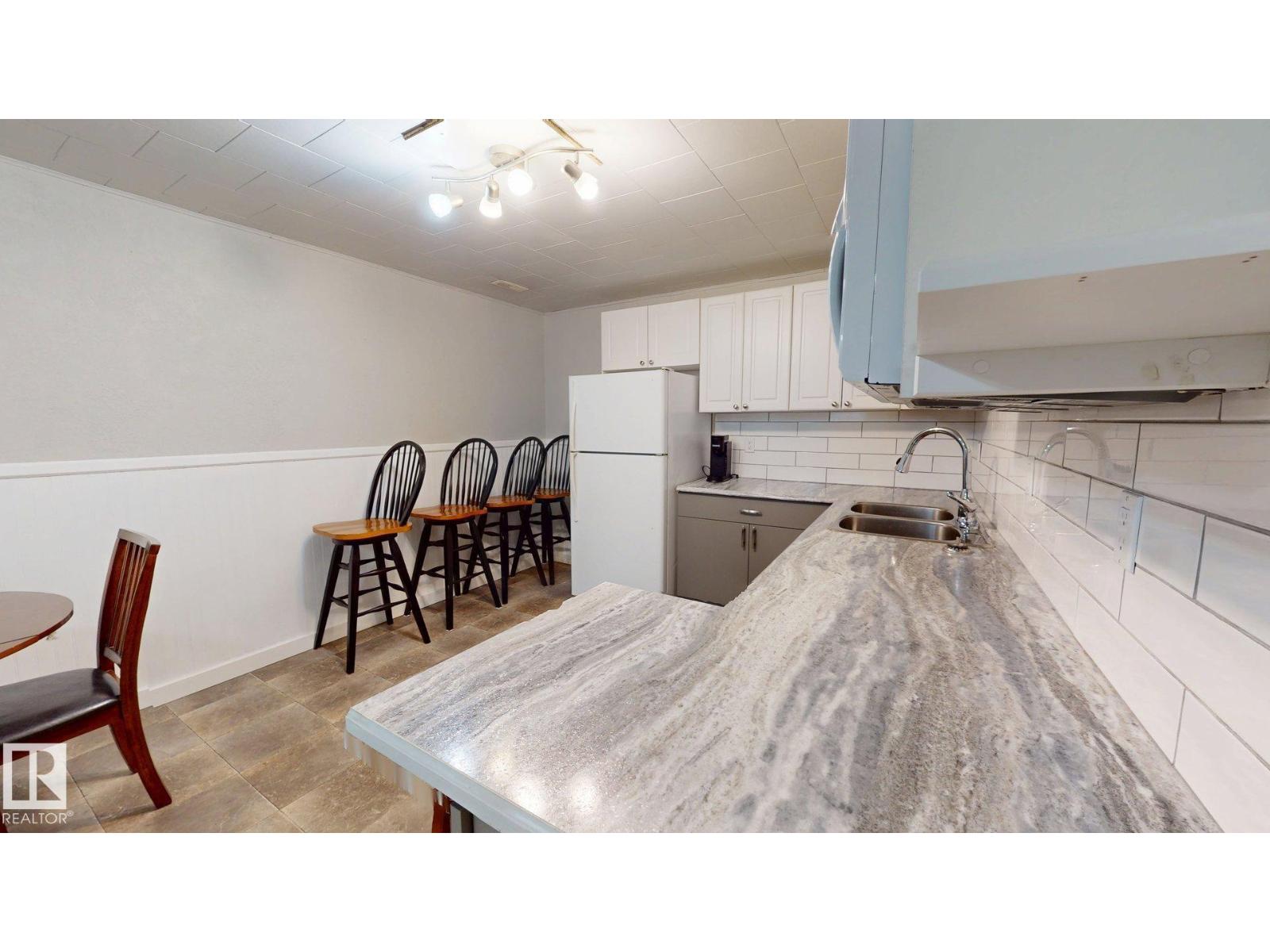 5501 46 AV — photo 27