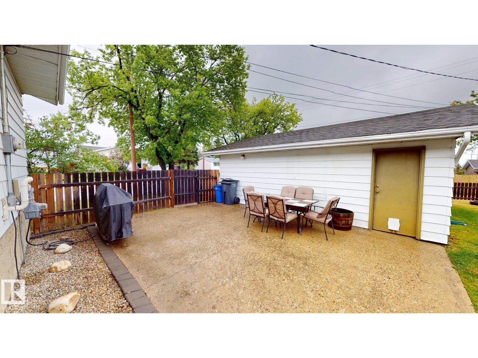5501 46 AV — photo 38