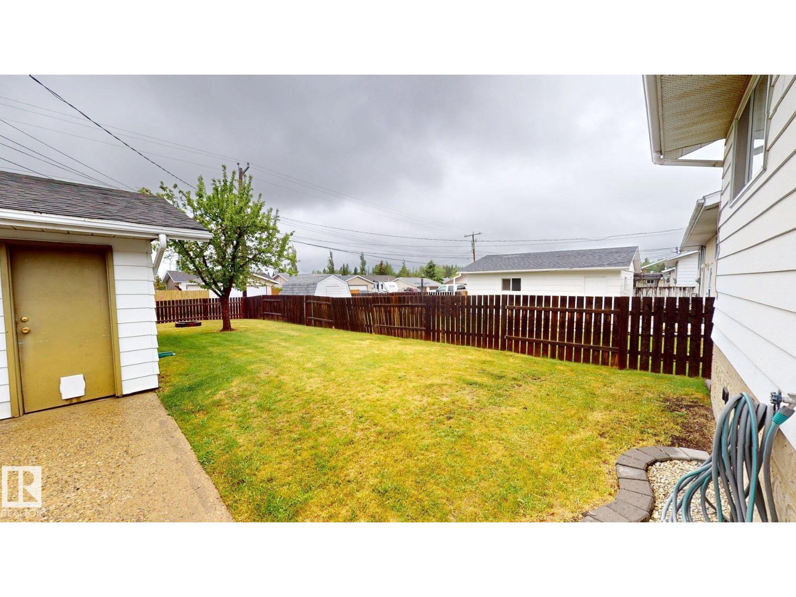 5501 46 AV — photo 39