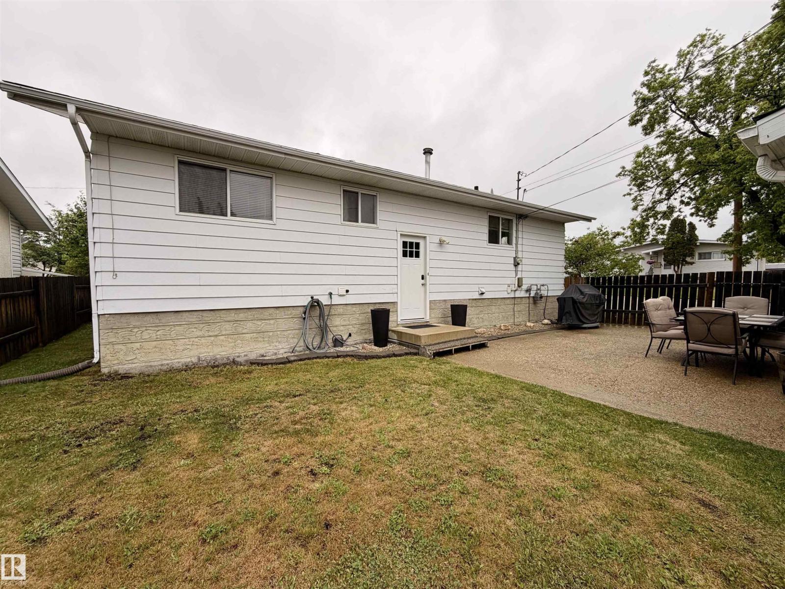 5501 46 AV — photo 37