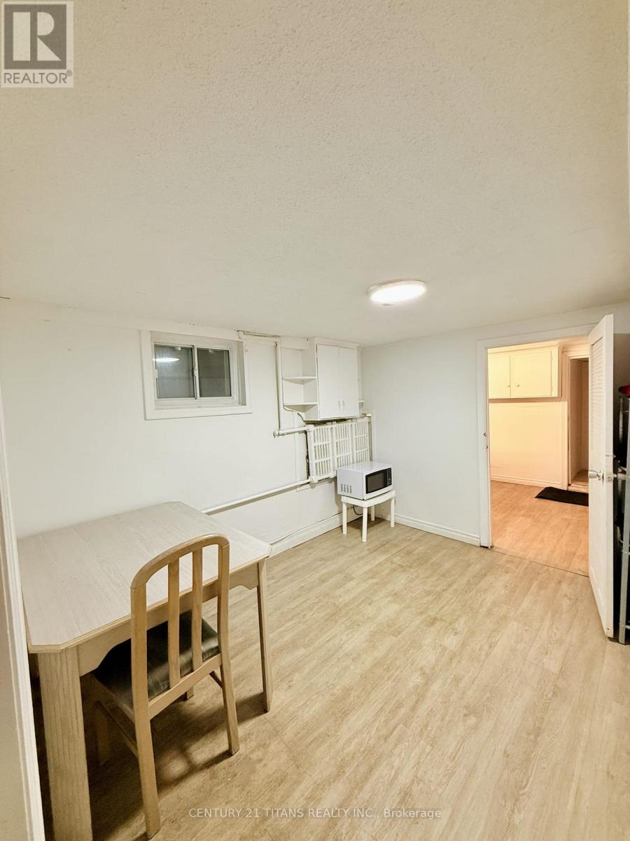8 MACK AVENUE - 23