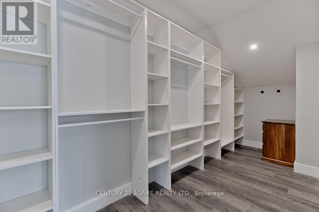 32 WILSON STREET - 32