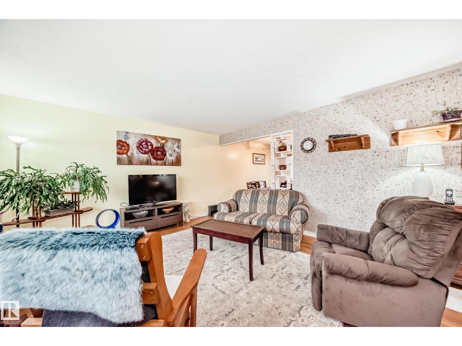 8006 159 ST NW - 11