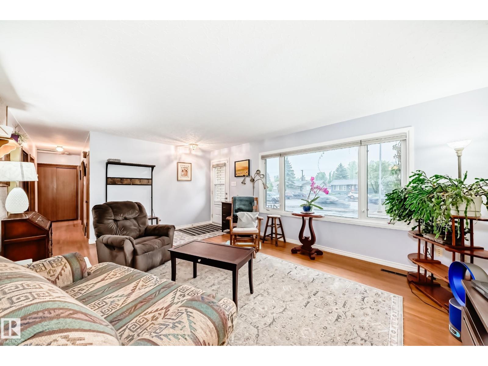 8006 159 ST NW - 13