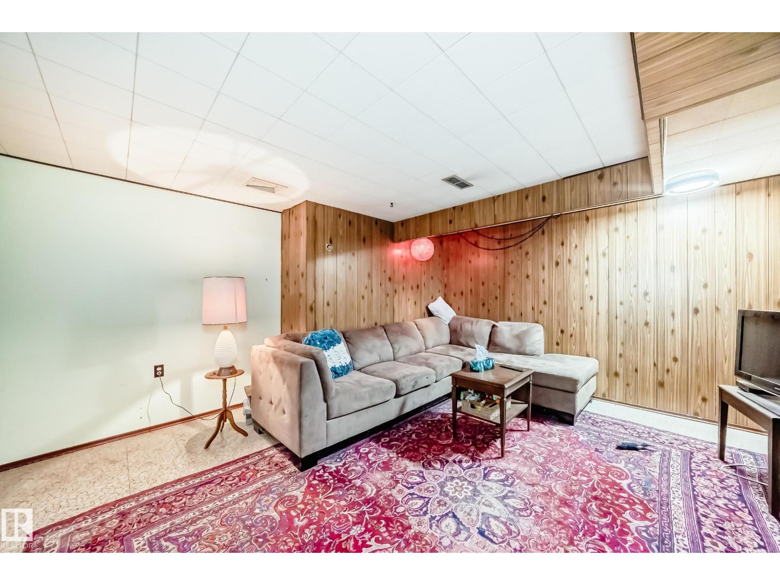 8006 159 ST NW - 28