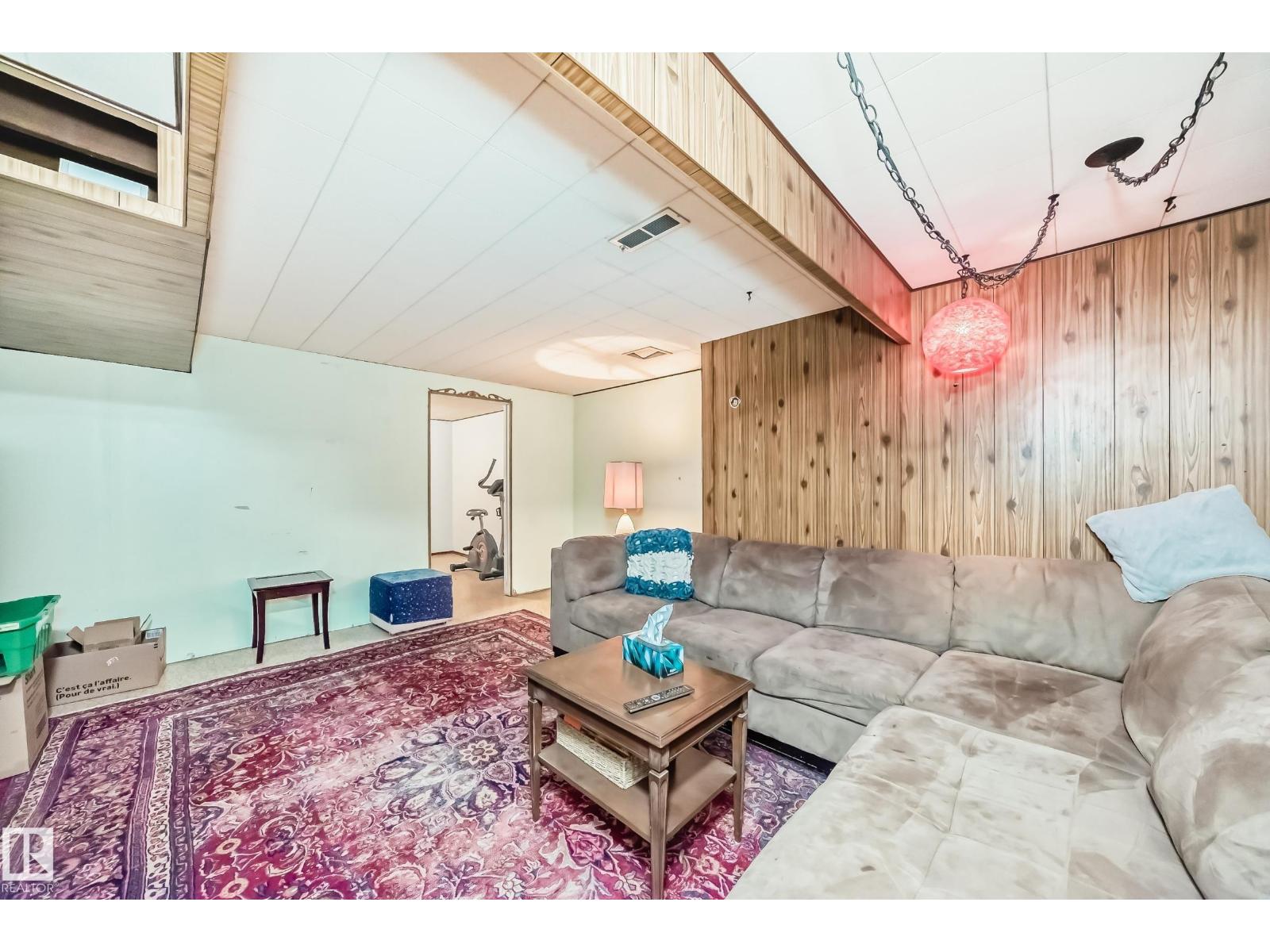 8006 159 ST NW - 29