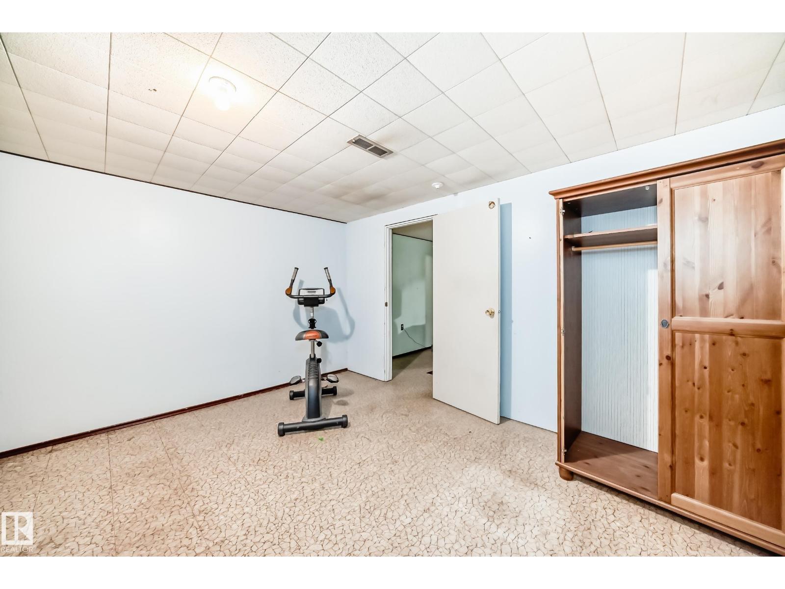 8006 159 ST NW - 31