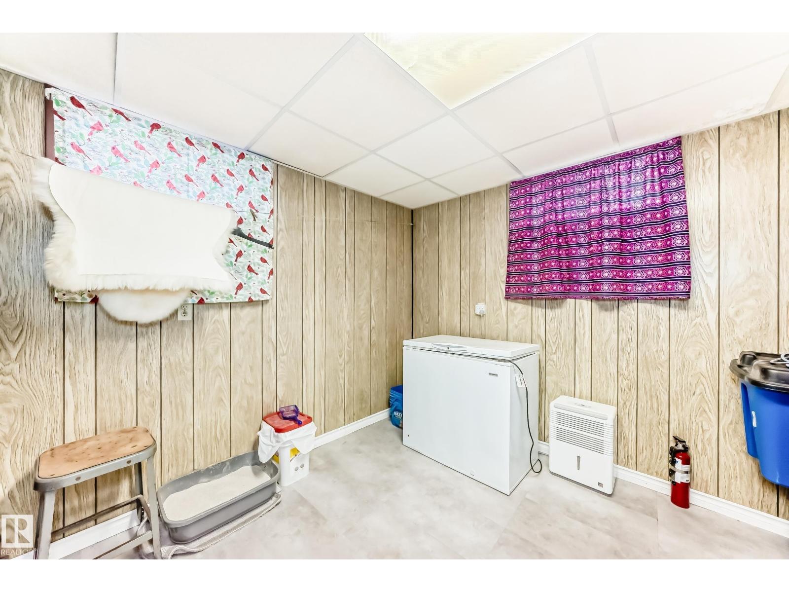 8006 159 ST NW - 32