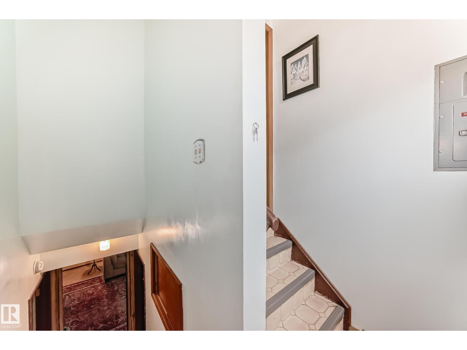 8006 159 ST NW - 36