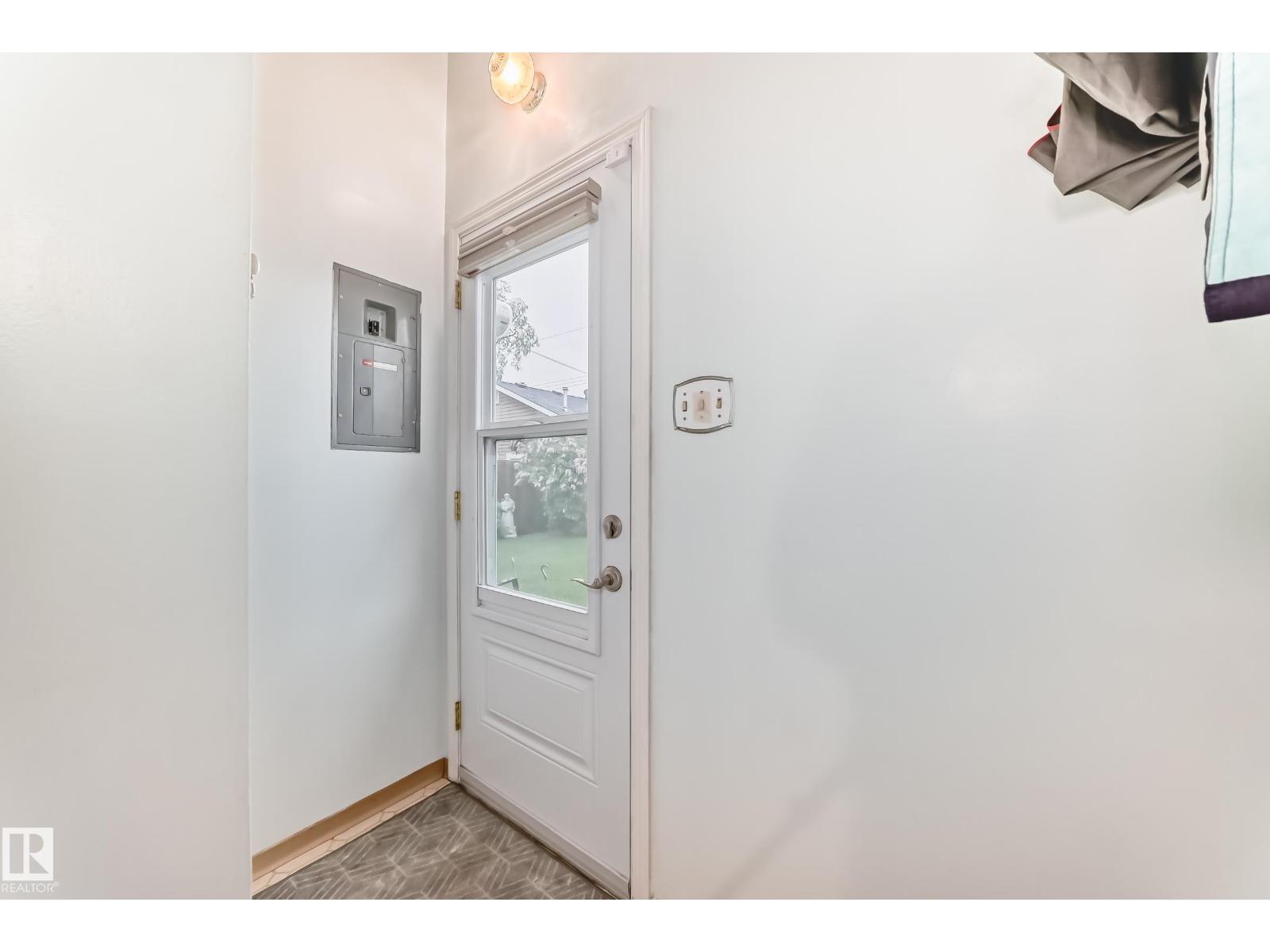 8006 159 ST NW - 37