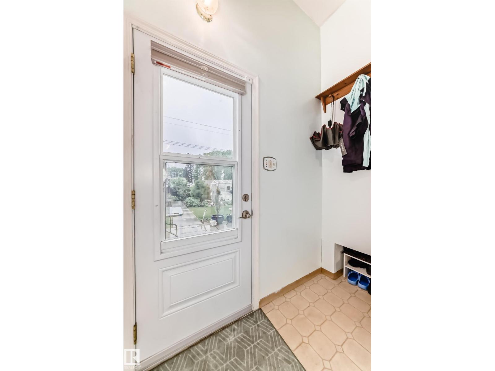 8006 159 ST NW - 39