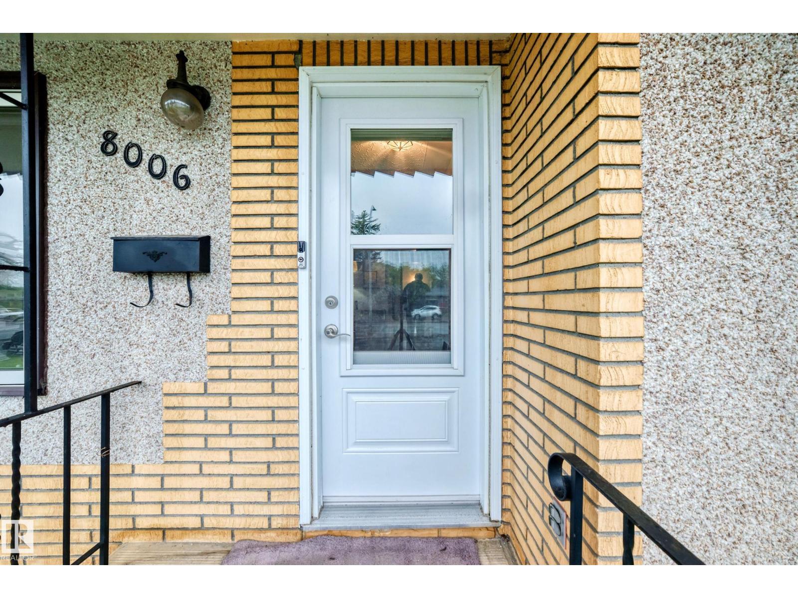 8006 159 ST NW - 4