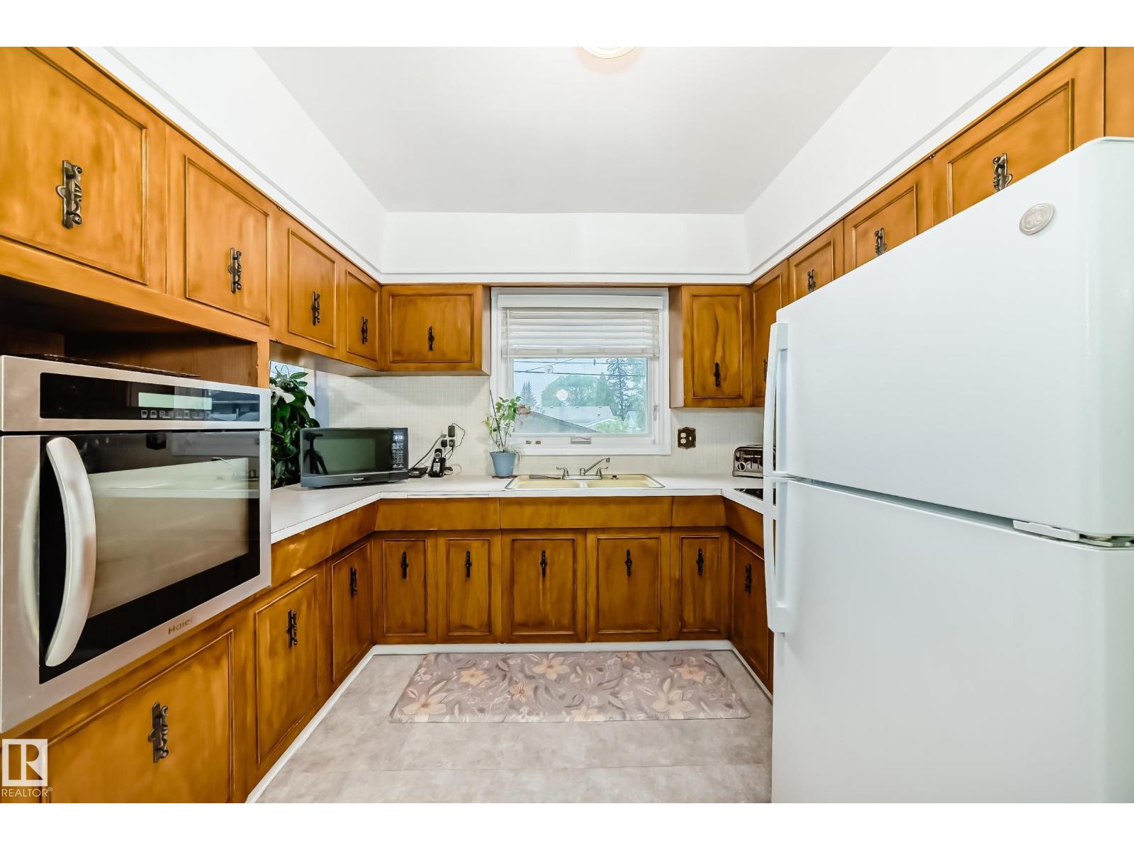 8006 159 ST NW