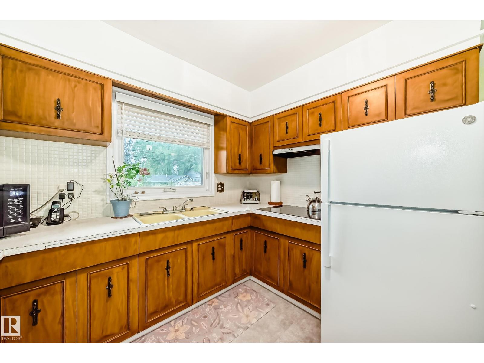 8006 159 ST NW - 7