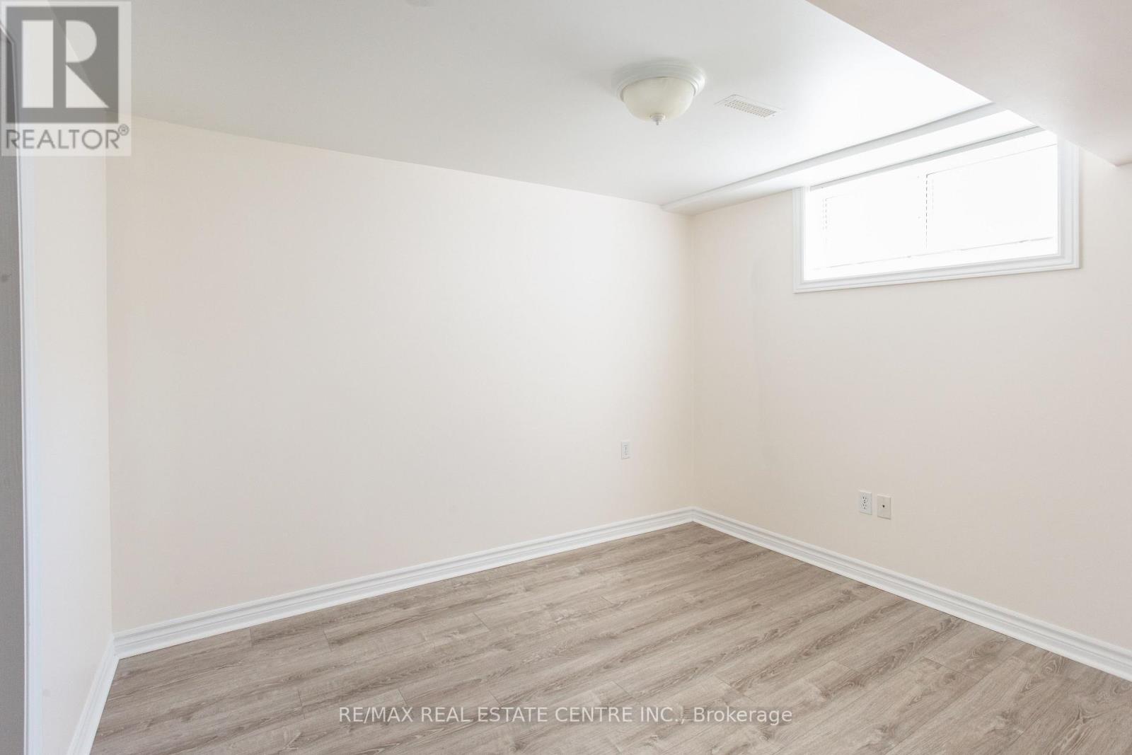 3335 HOMARK DRIVE - 32