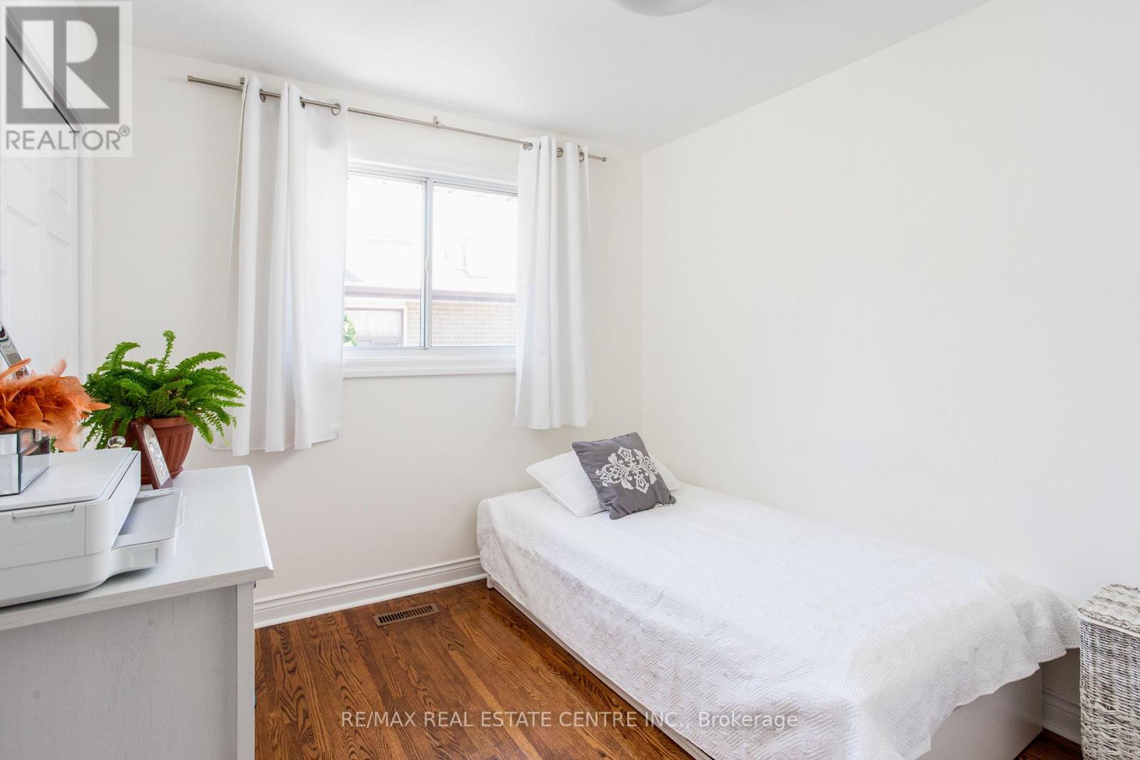 3335 HOMARK DRIVE - 19