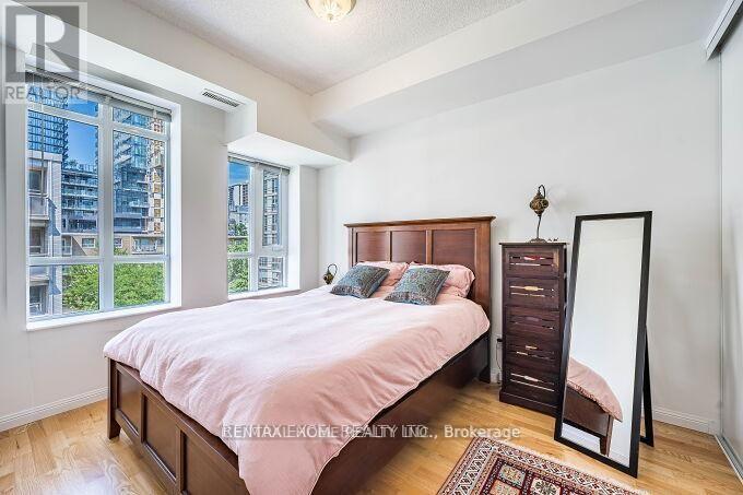 #426 900 MOUNT PLEASANT ROAD - 14