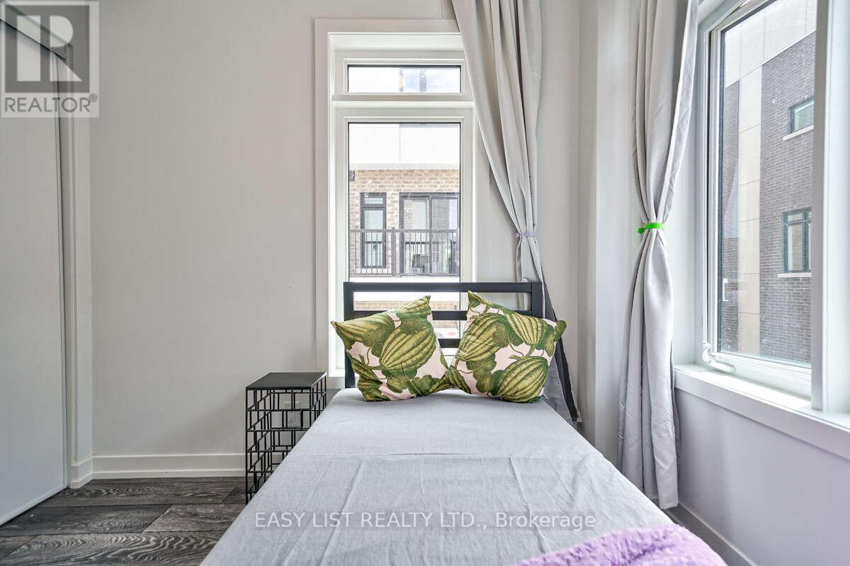 27 SPRUCE PINES CRESCENT - 13