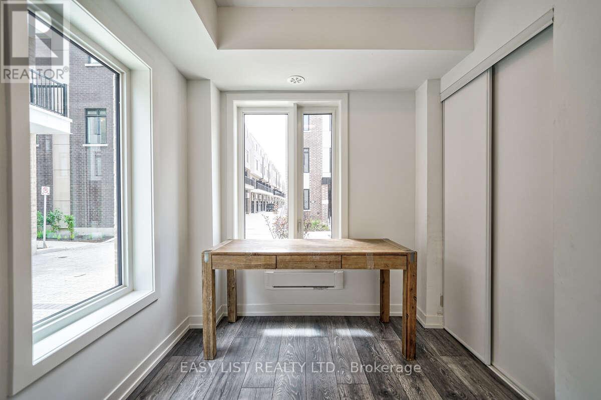 27 SPRUCE PINES CRESCENT - 21