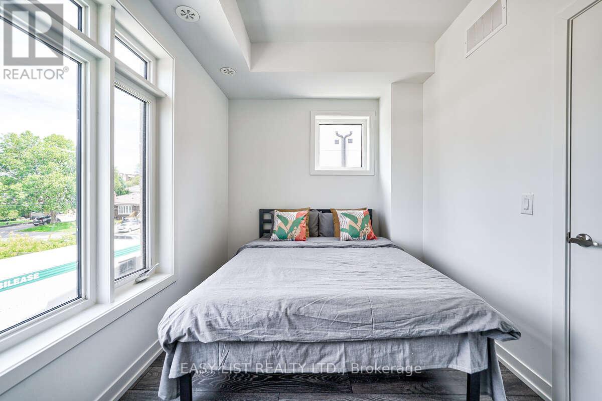 27 SPRUCE PINES CRESCENT - 6