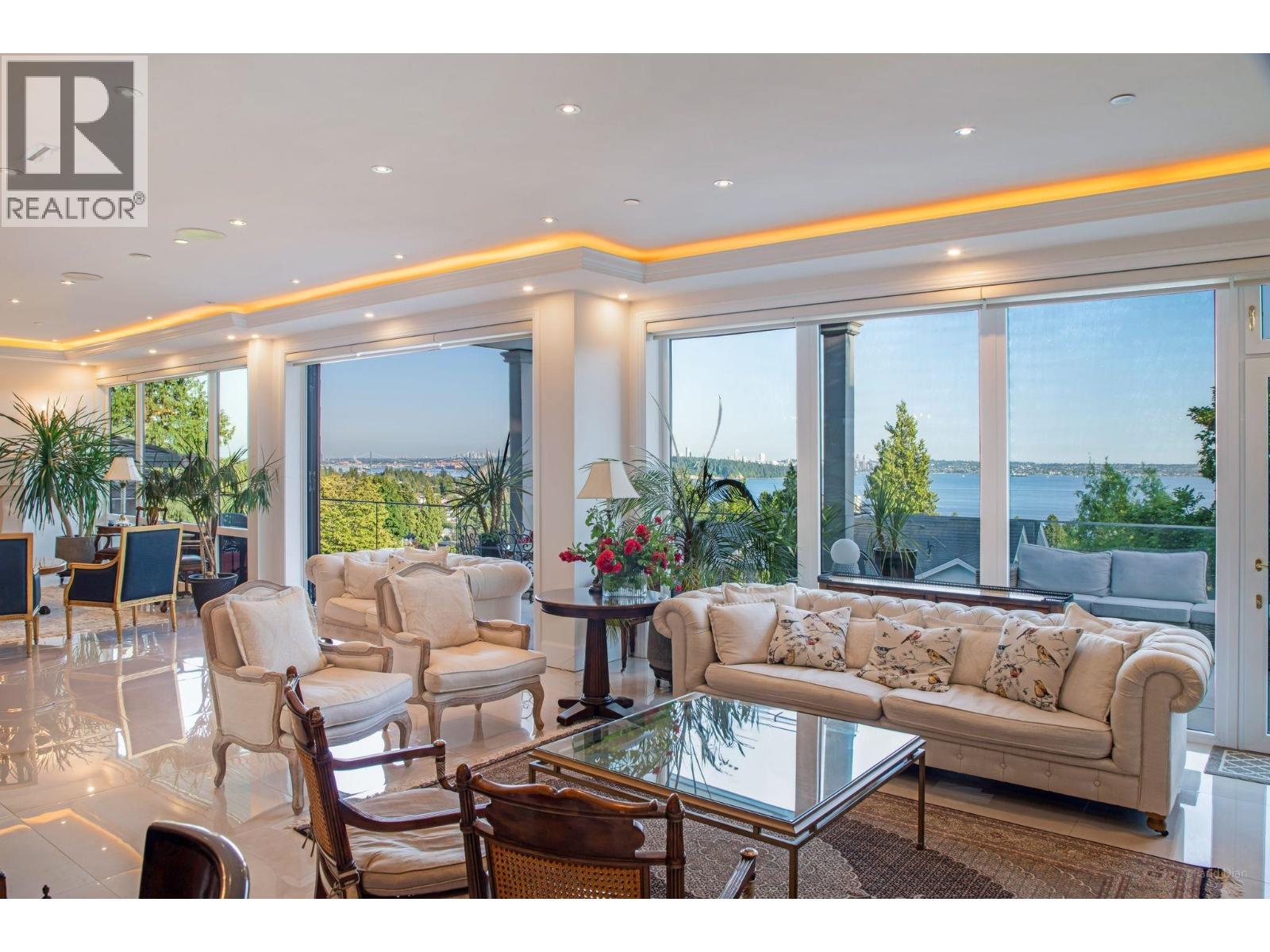 2538 OTTAWA AVENUE, West Vancouver