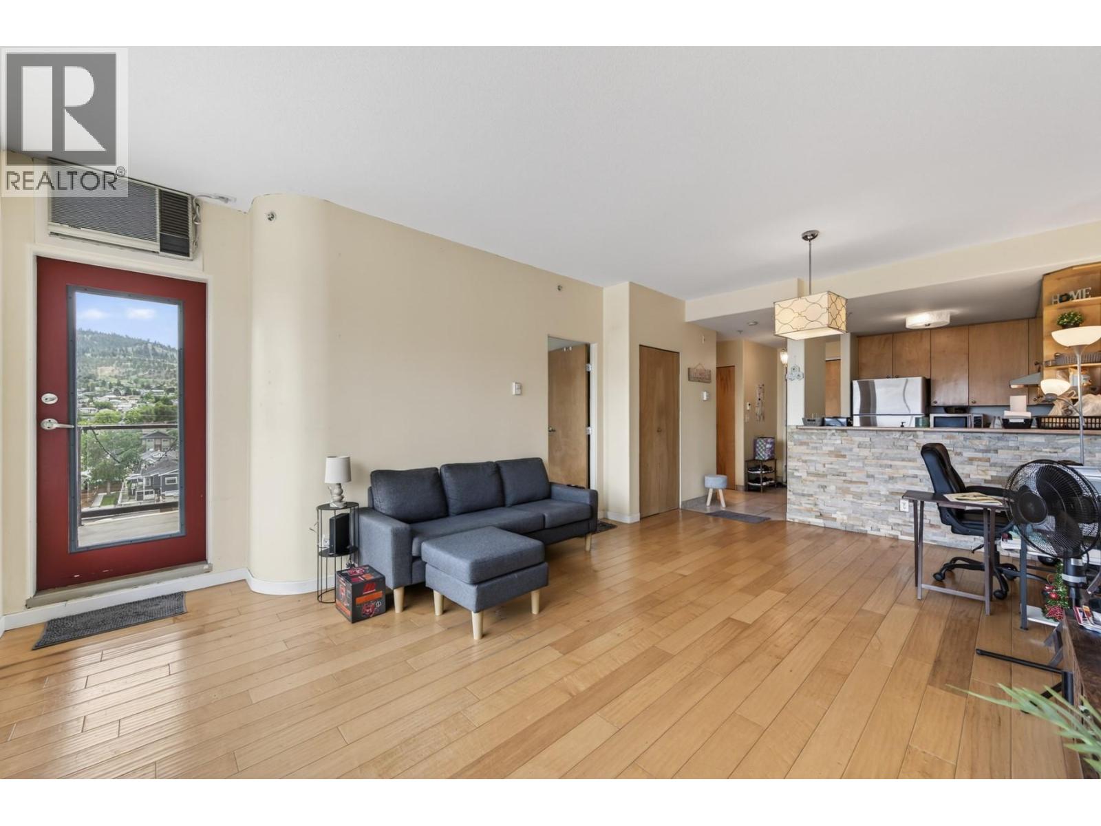 #806 619 Victoria Street - 10