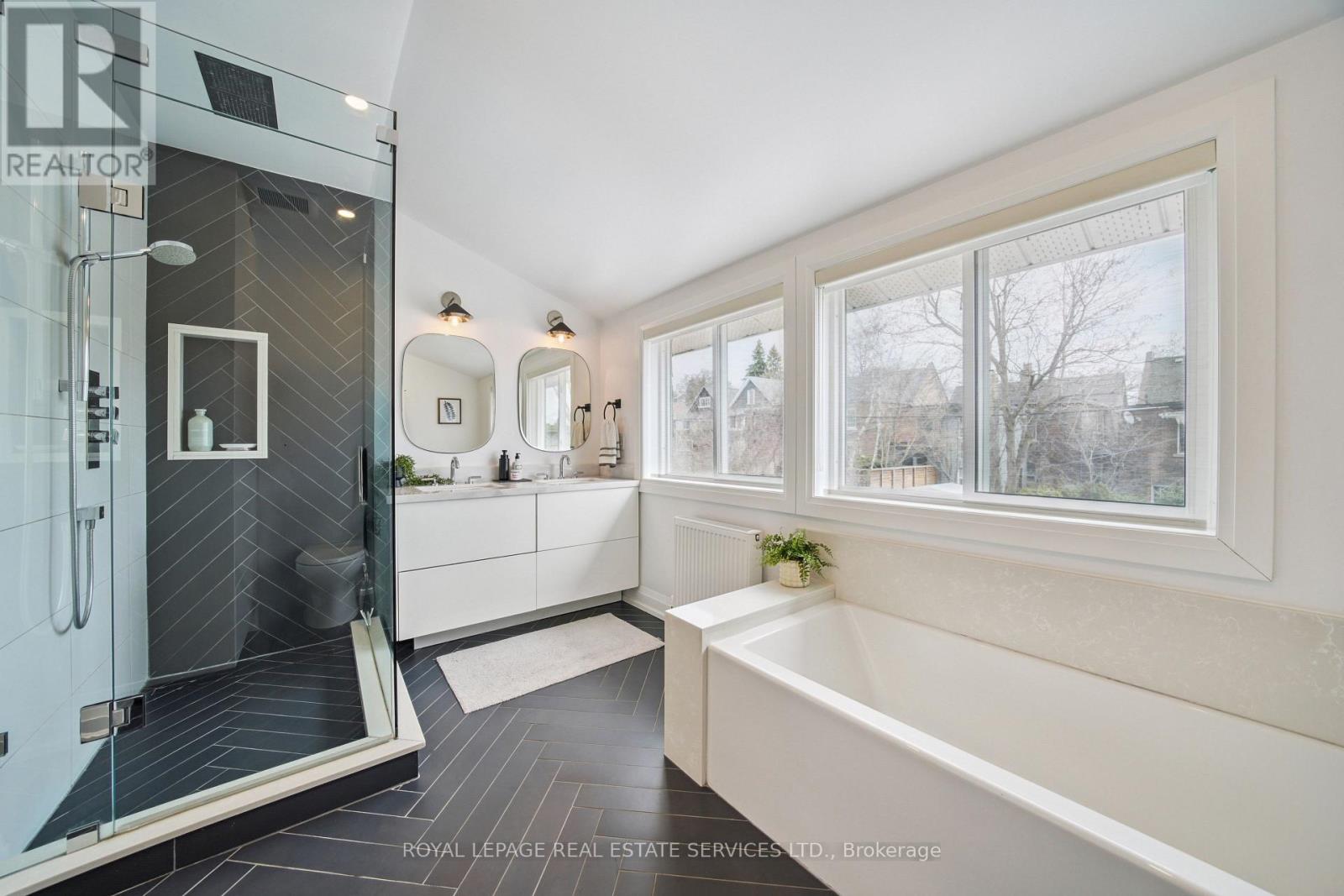 29 PARKSIDE DRIVE - 24