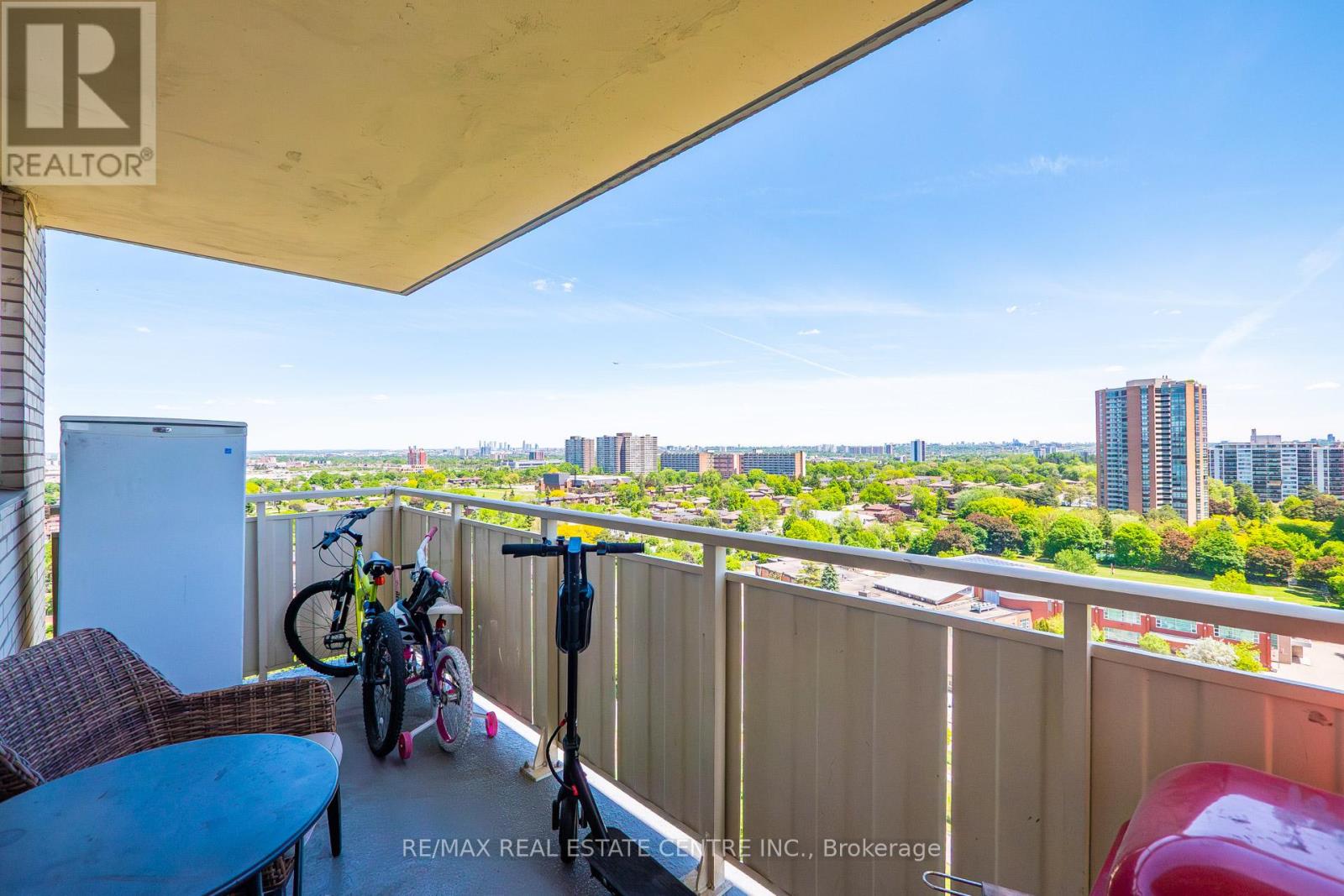 #1708 320 DIXON ROAD - 38