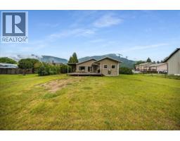 Kitchen - 309 12th Avenue, Genelle, BC V0G1G0 Photo 15