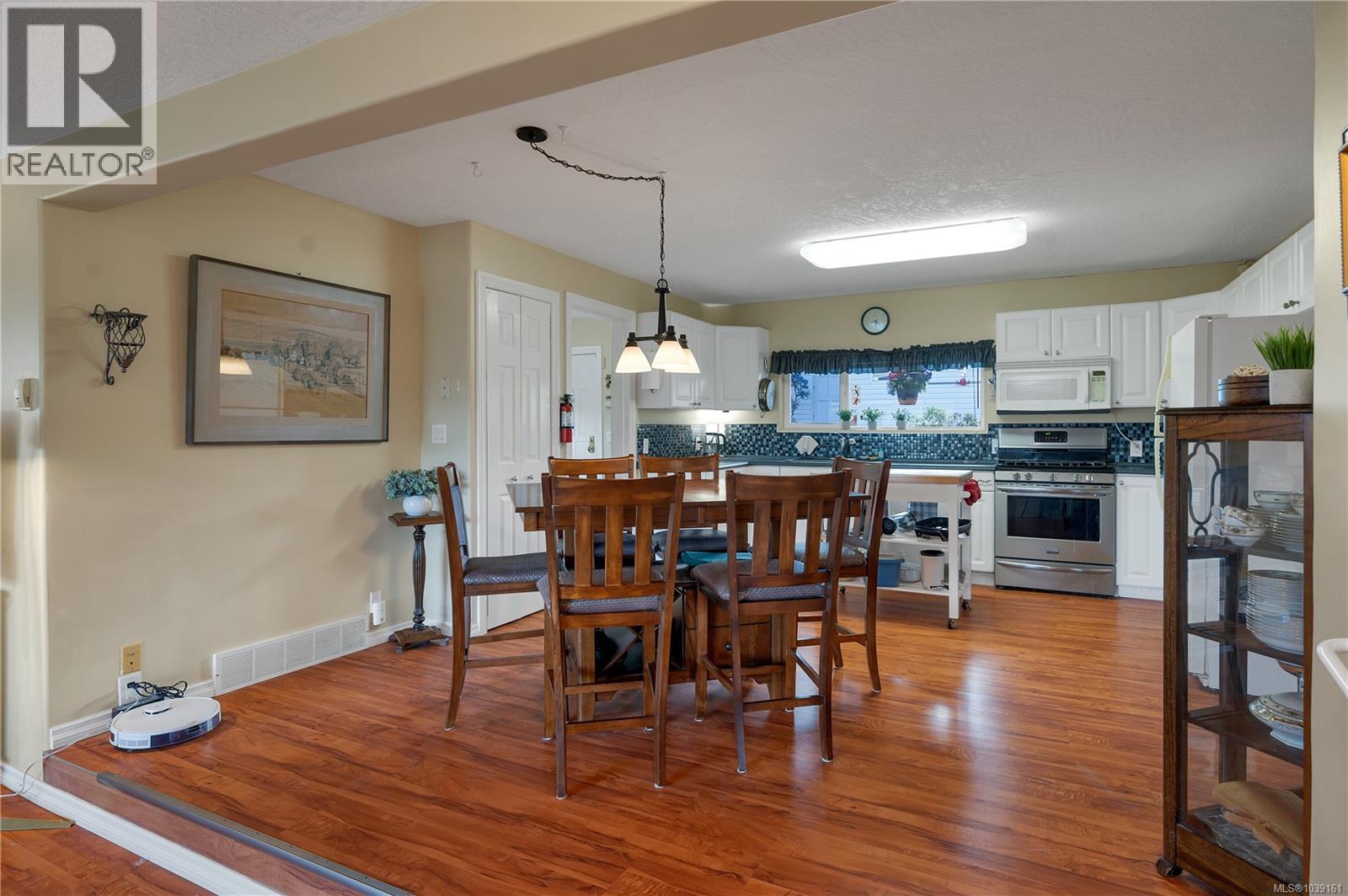 558 Alder St - 9