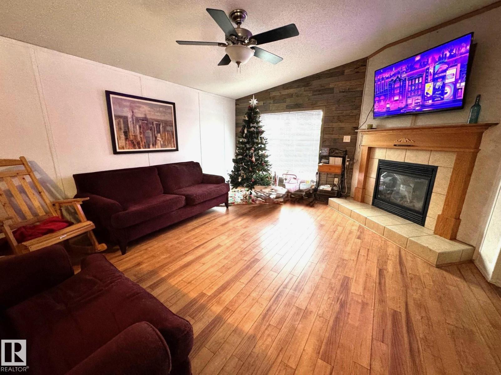 4732 54 AV — photo 13