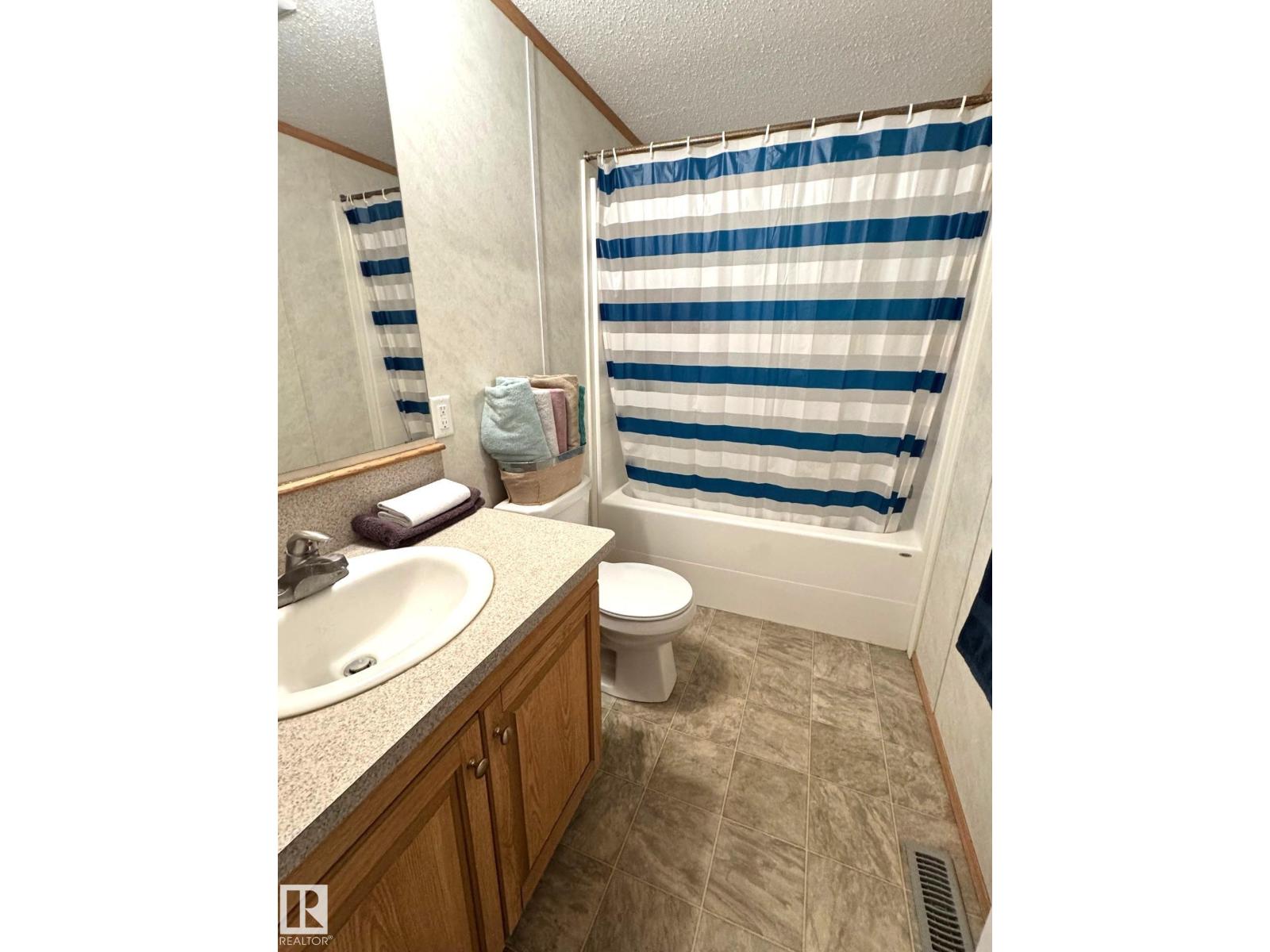 4732 54 AV — photo 16