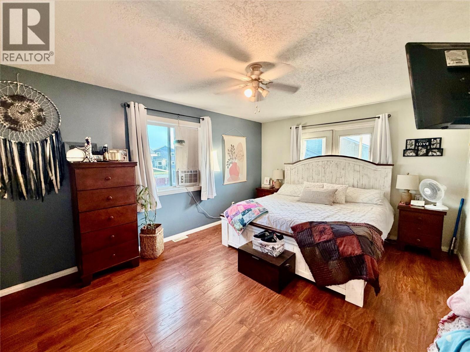 9005 19 Street - 11