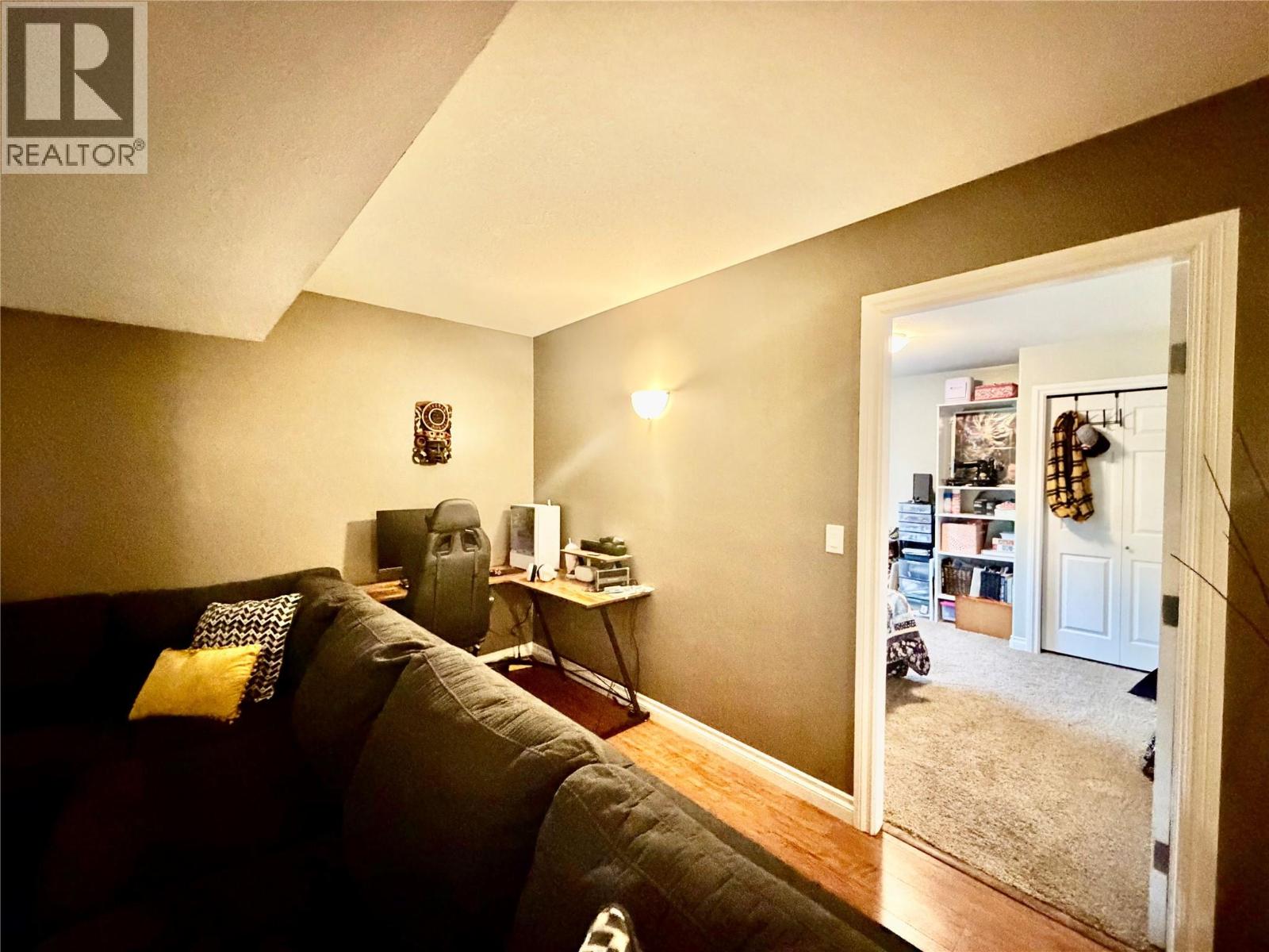 9005 19 Street - 20