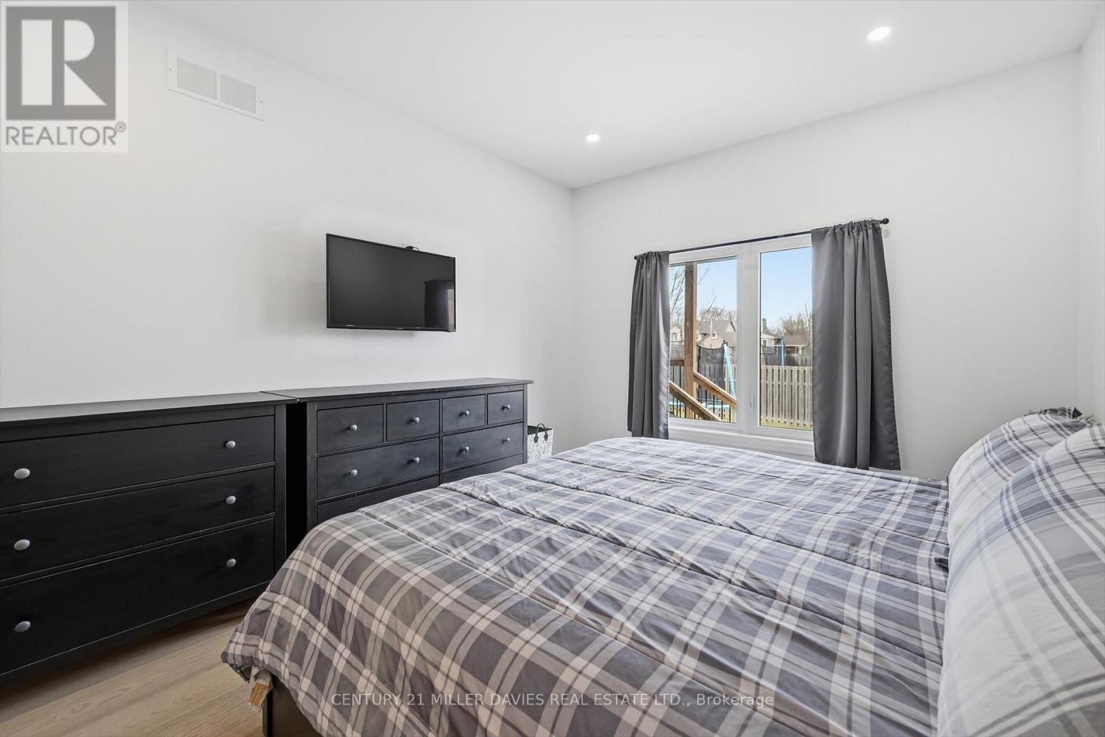 4 HARVARD COURT - 19