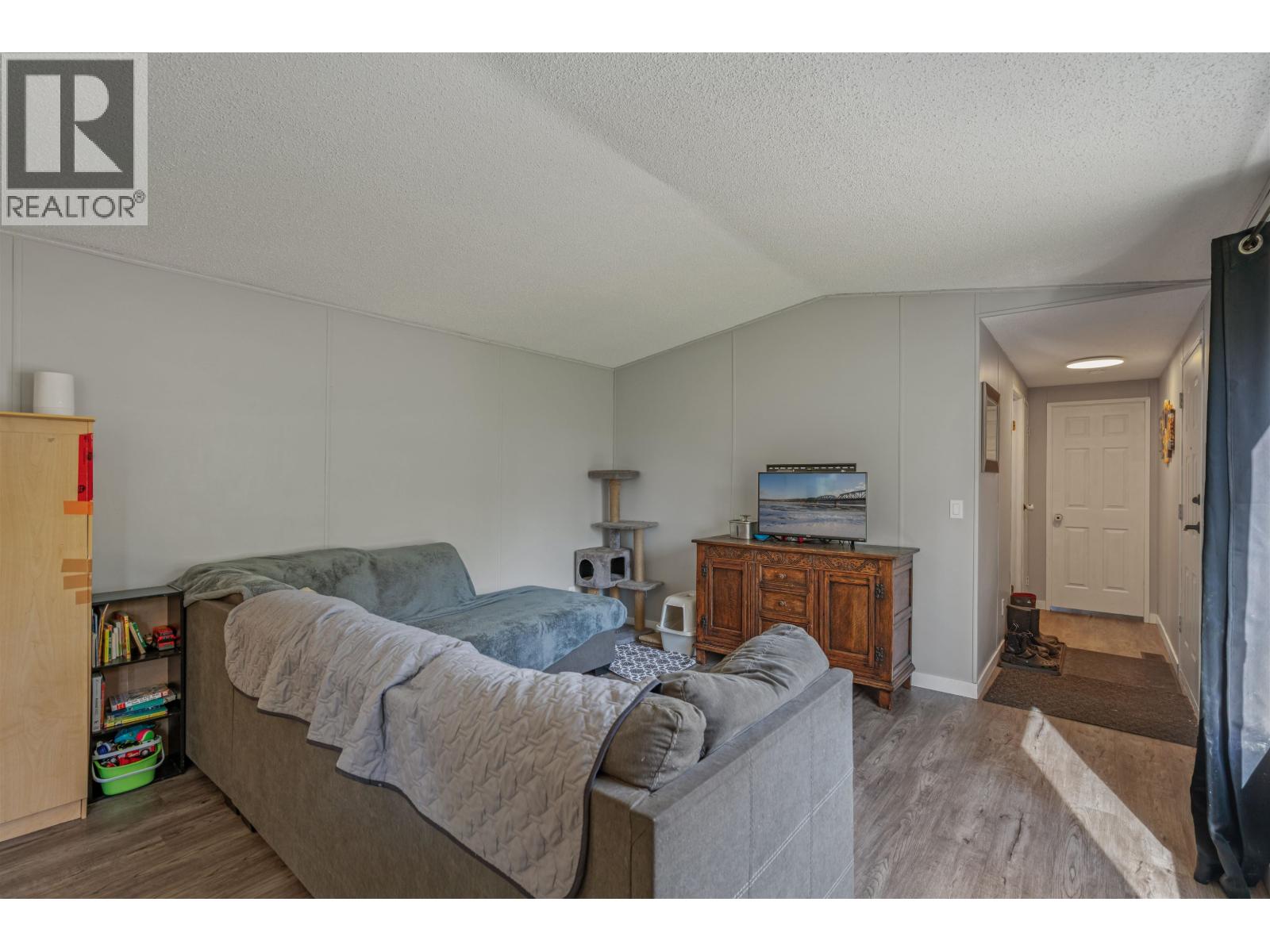 4296 NORDIC DRIVE - 7