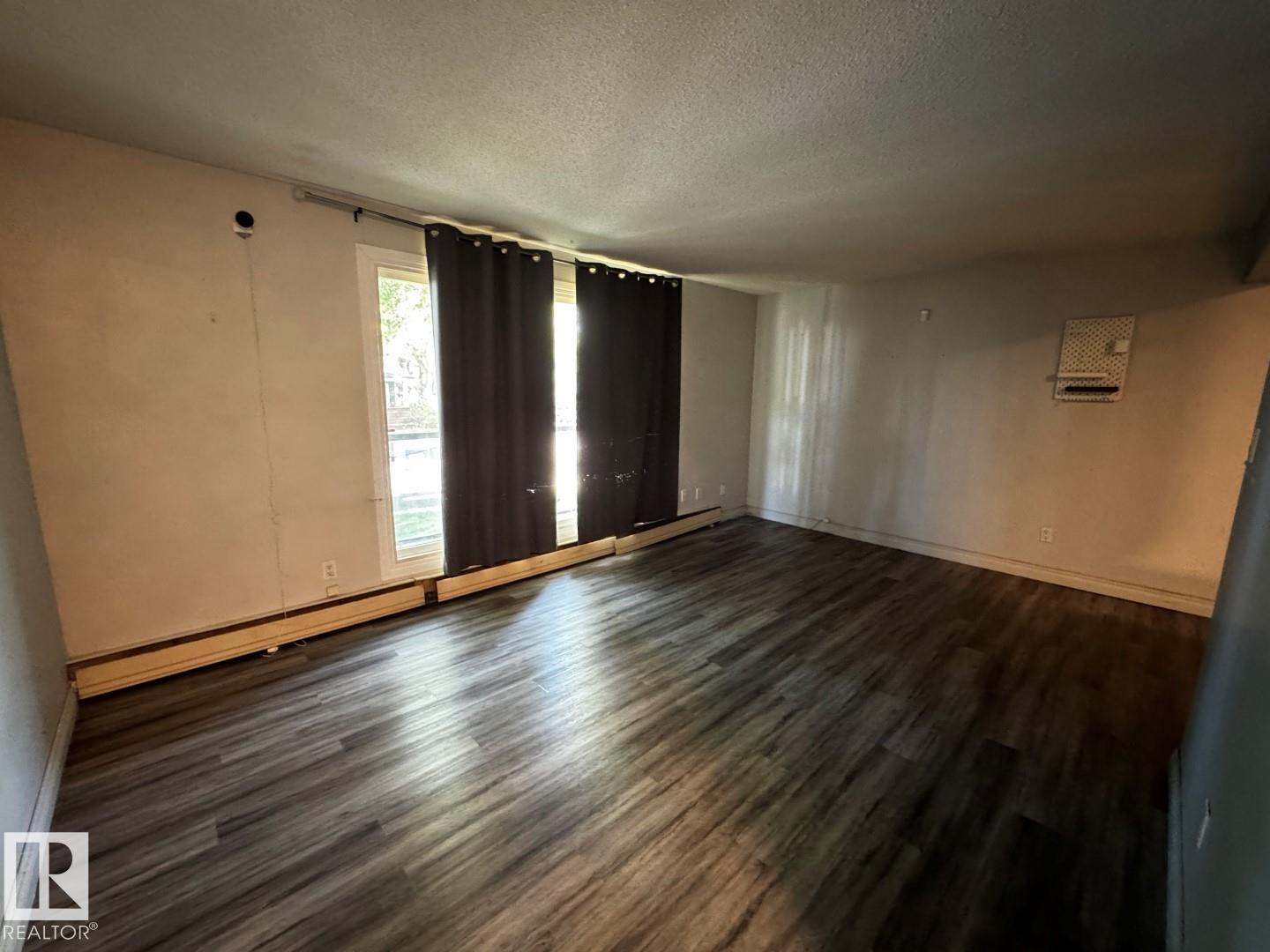 #203 10415 93 ST NW - 2