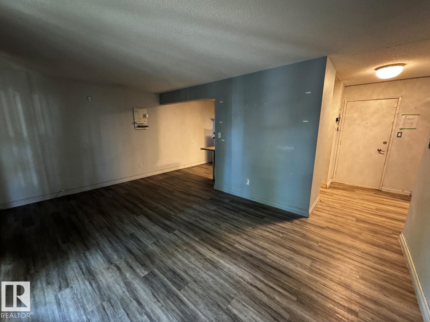 #203 10415 93 ST NW - 3
