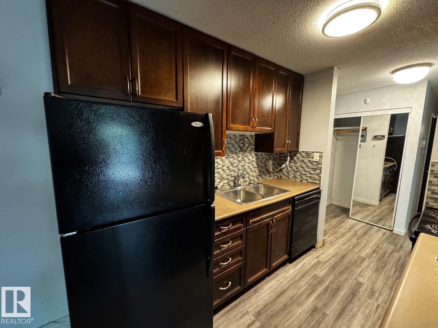 #203 10415 93 ST NW - 5